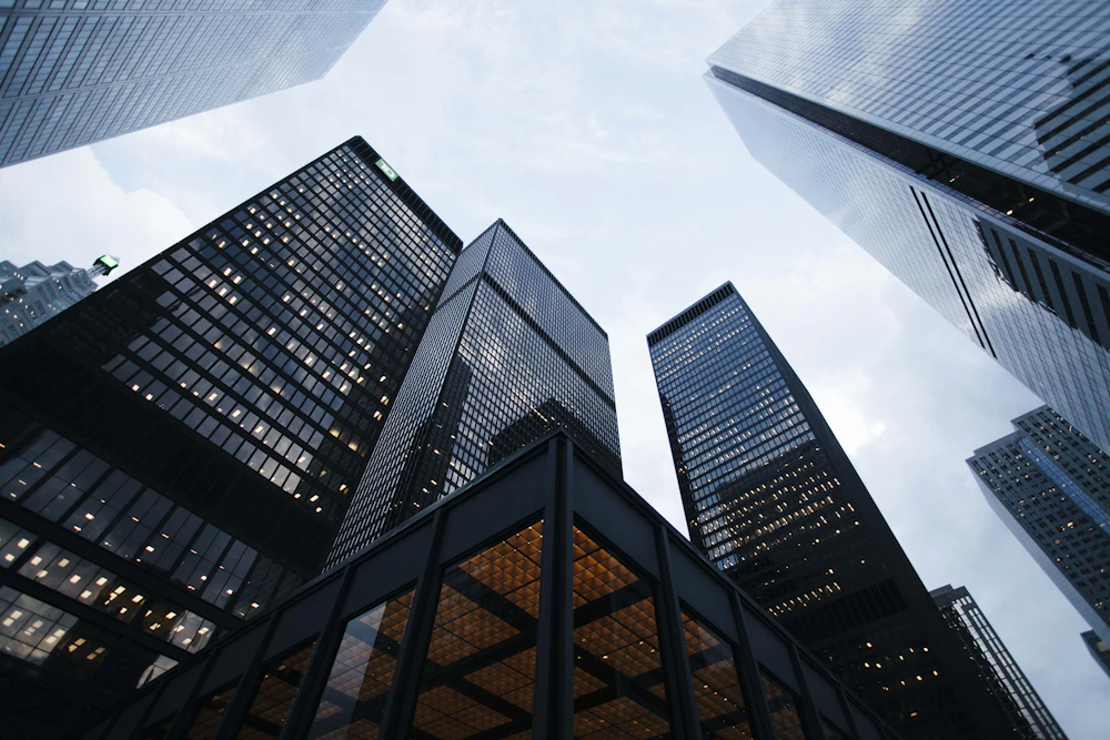 Referência de edifício comercial em construção